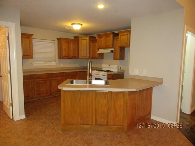 Building Photo - 803 Amanda Dr