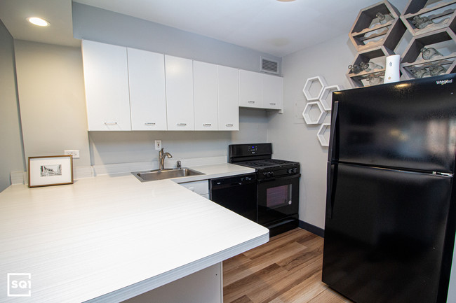 Building Photo - GOLD COAST: Lake Views, Roof Deck, Renovated