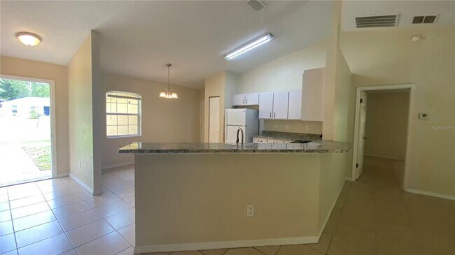 Building Photo - 523 Silver Way Dr