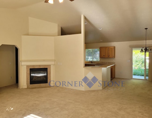 Building Photo - Beautiful Home with Bonus Room!