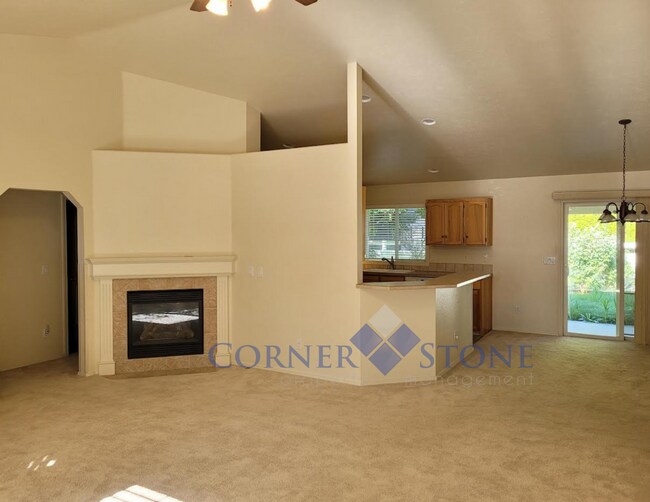 Foto del edificio - Beautiful Home with Bonus Room!