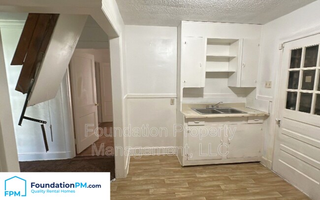 Foto del edificio - 761 E Dempster Ave