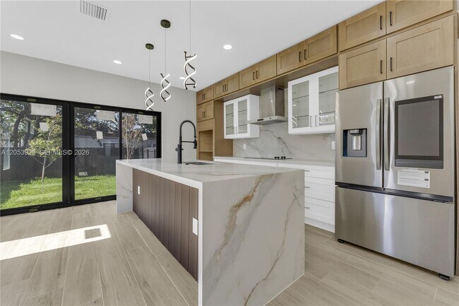 Foto del edificio - 1816 NW 49th St