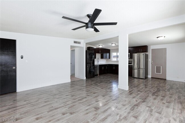 Foto del edificio - 1915 Balboa Ave