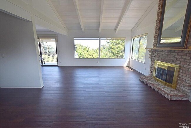 Foto del edificio - 303 Trestle Glen Blvd