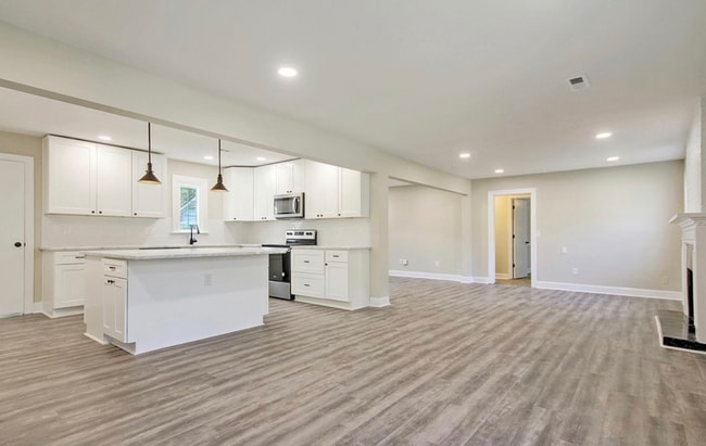 Building Photo - 561 Saint Andrews Blvd