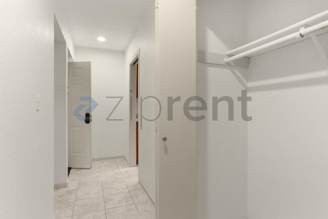Foto del edificio - Unit C3