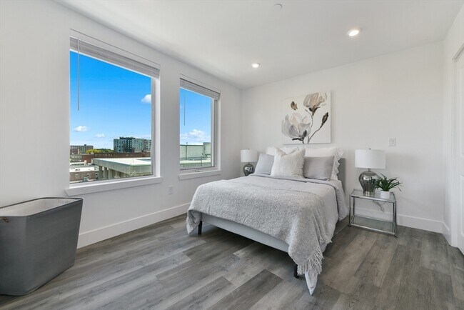 Foto del edificio - 585 Essex St