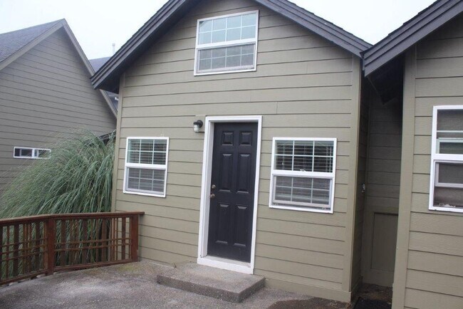 Building Photo - 1 br, 1 bath House - 250 12th Ave #2