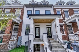 Building Photo - 1440 Oak St NW