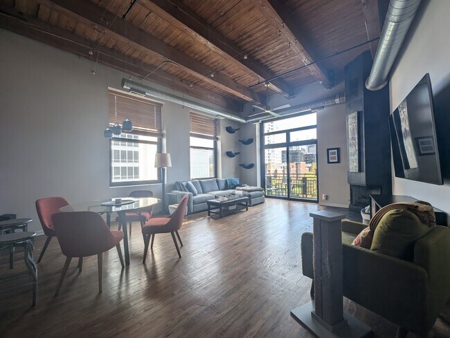Foto del edificio - 525 W Superior St