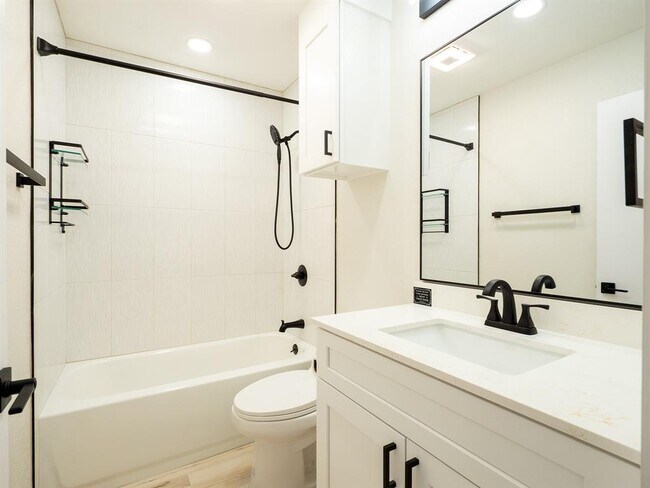 Foto del edificio - 8314 Bowling Green Dr