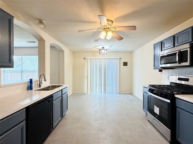 Foto del edificio - 20423 White Poplar Dr