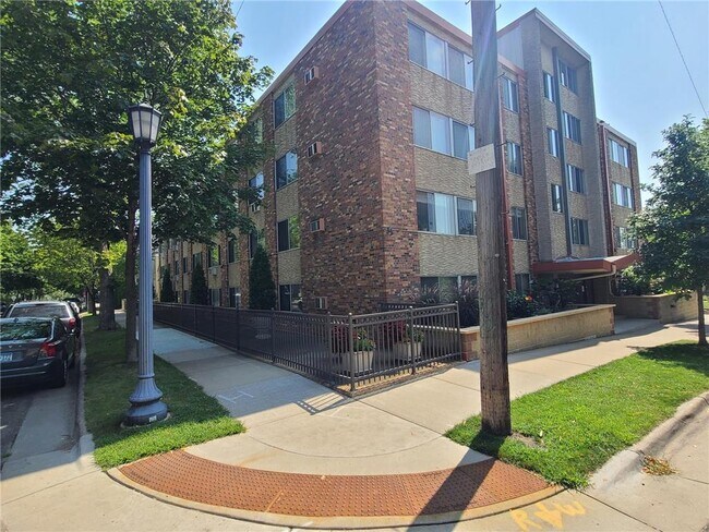 Building Photo - 1901 Emerson Ave S