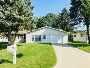 Building Photo - 924 Princess Dr
