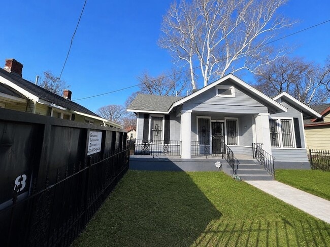 Building Photo - 1075 Kney St