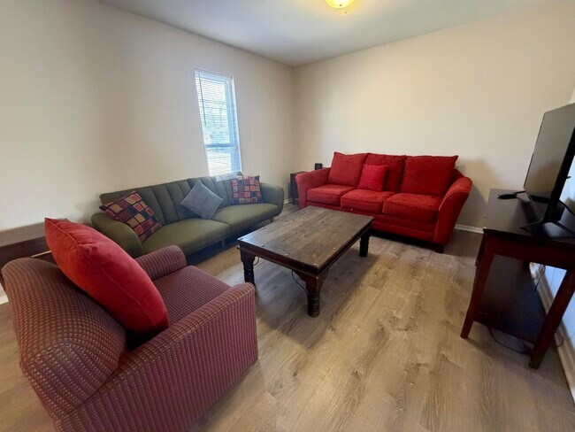 Foto del edificio - 203 Wheaton Ct