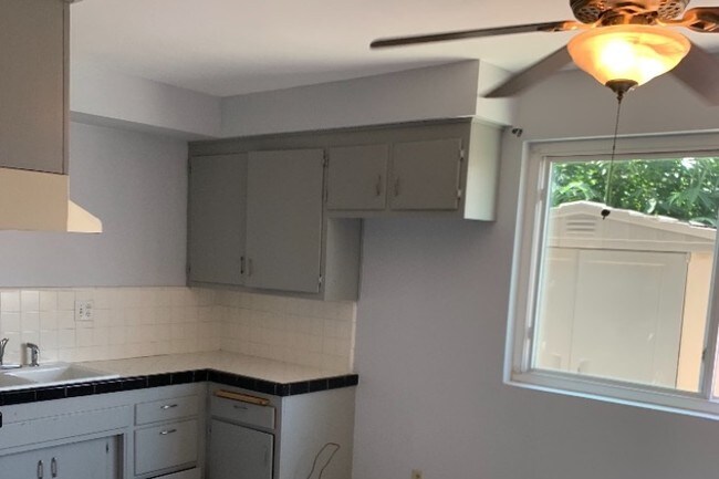 Building Photo - 925 Carob Way