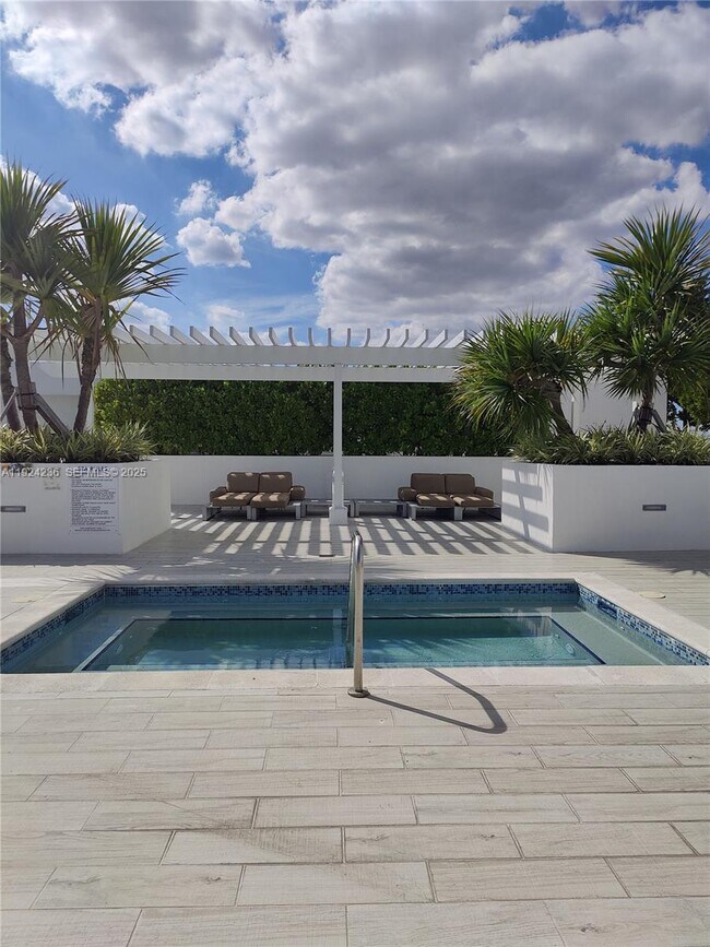 Foto del edificio - 4250 Biscayne Blvd