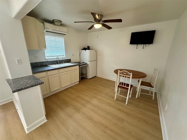 Building Photo - 305 Miles Rd