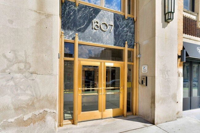 Foto del edificio - 1307 S Wabash Ave