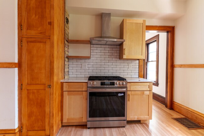 Foto del edificio - 824 5th St NE