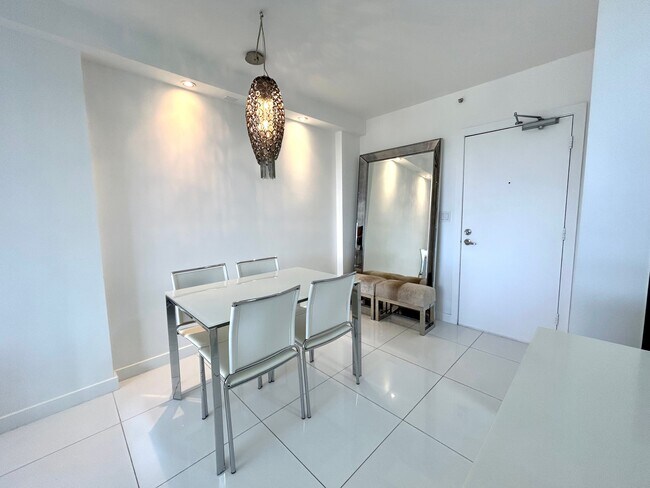 Foto del edificio - 1500 Bay Rd