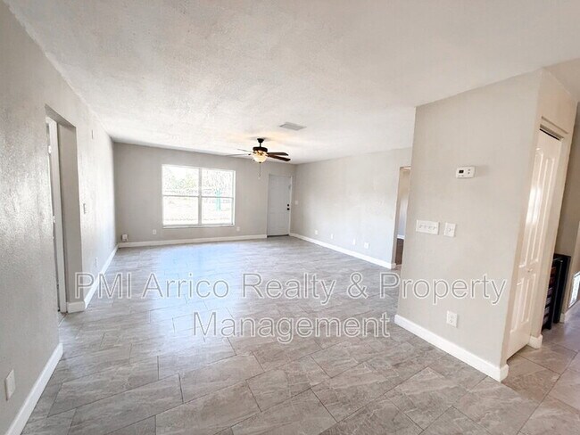 Foto del edificio - 13670 Highland Rd