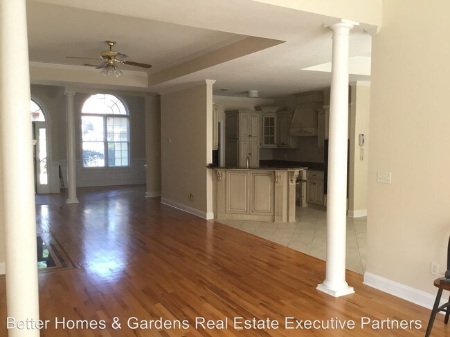 Building Photo - 4 br, 3 bath House - 307 Farmington Dr W