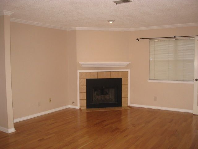 Building Photo - 608 Barrington Hills Dr