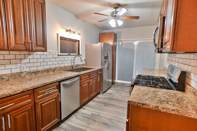 Foto del edificio - Charming 3 Bedroom on Grand St