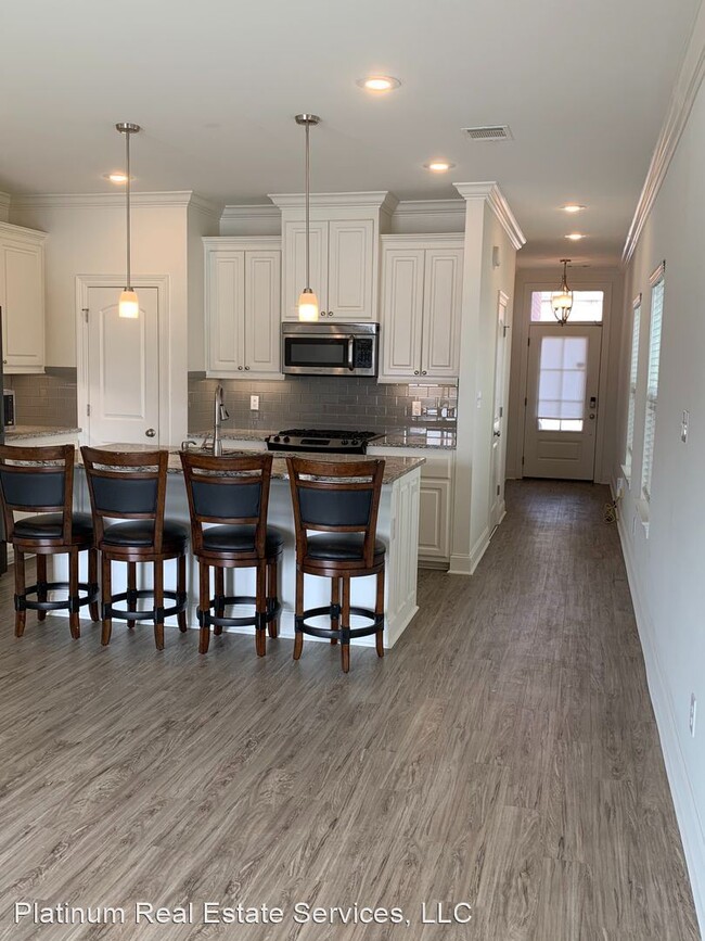 Building Photo - 3 br, 2.5 bath House - 2127 Shadowbrook Dr.