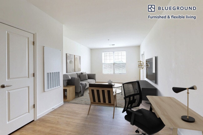 Building Photo - 1700 E 5th St