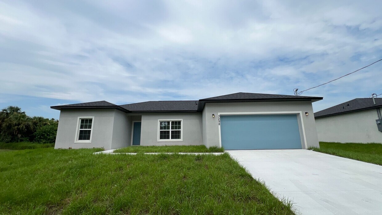 Foto principal - Stunning BRAND NEW 3 Bedroom and 2 Bath in...