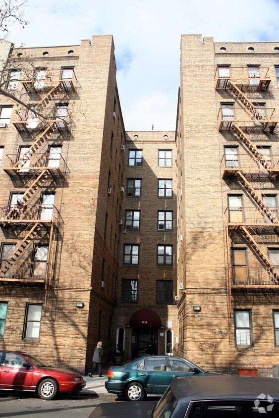 Building Photo - 3015 Roberts Ave