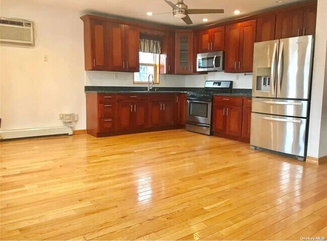 Building Photo - 121-14 8th Ave