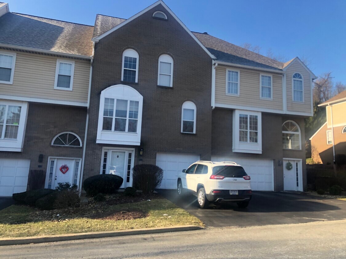 537 Lakewood Dr, Monroeville, PA 15146 Townhome Rentals in