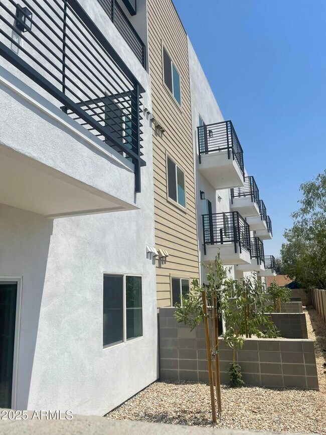 Foto del edificio - 1457 E Taylor St