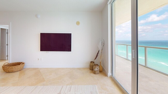 Building Photo - 16711 Collins Ave