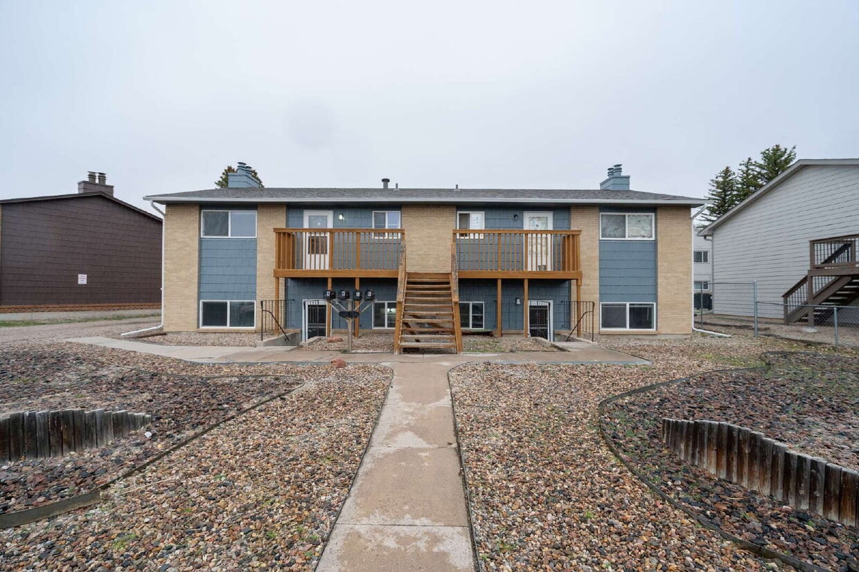 Primary Photo - Updated 2 bedroom available now!
