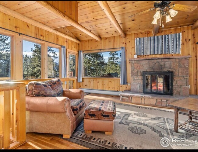 Building Photo - Charming 2BR House in Estes Park, Walk Dow...