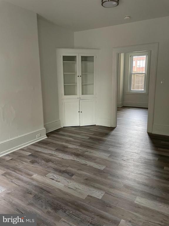 Building Photo - 28 W Airy St