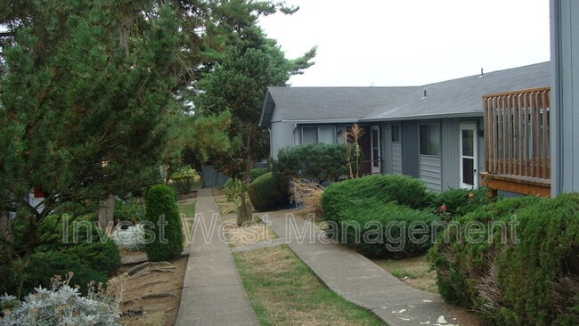 Building Photo - 3116 Kauffman Ave