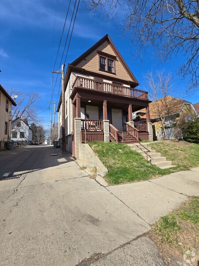 Building Photo - 418 E Chambers St