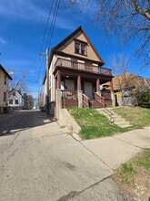 Building Photo - 418 E Chambers St
