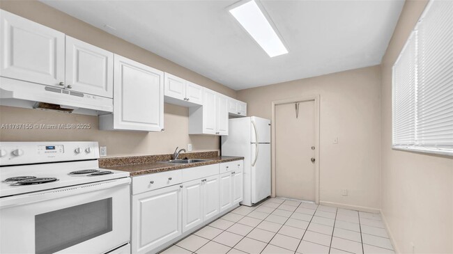 Building Photo - 6116 SW 39th St