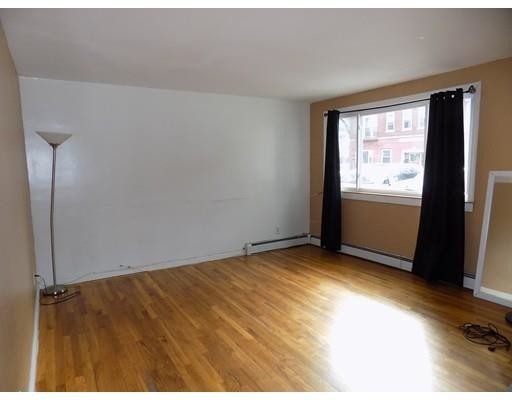 Building Photo - 560 Beach St