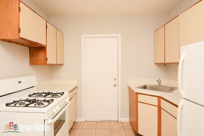 Building Photo - 5748 N Winthrop Ave