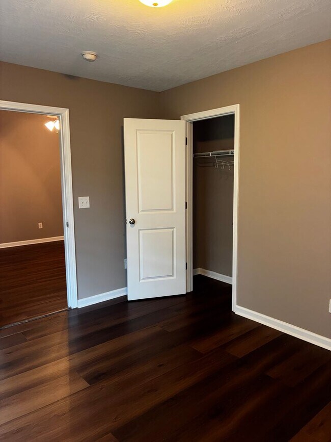 Building Photo - Elegant 3-Bedroom Townhouse with Modern Comforts.