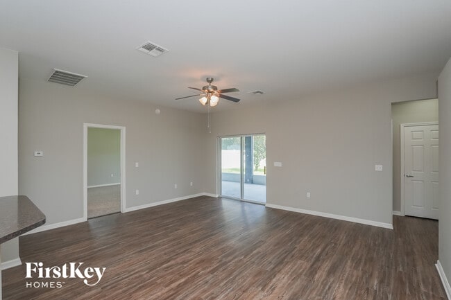 Building Photo - 1970 Country Manor St